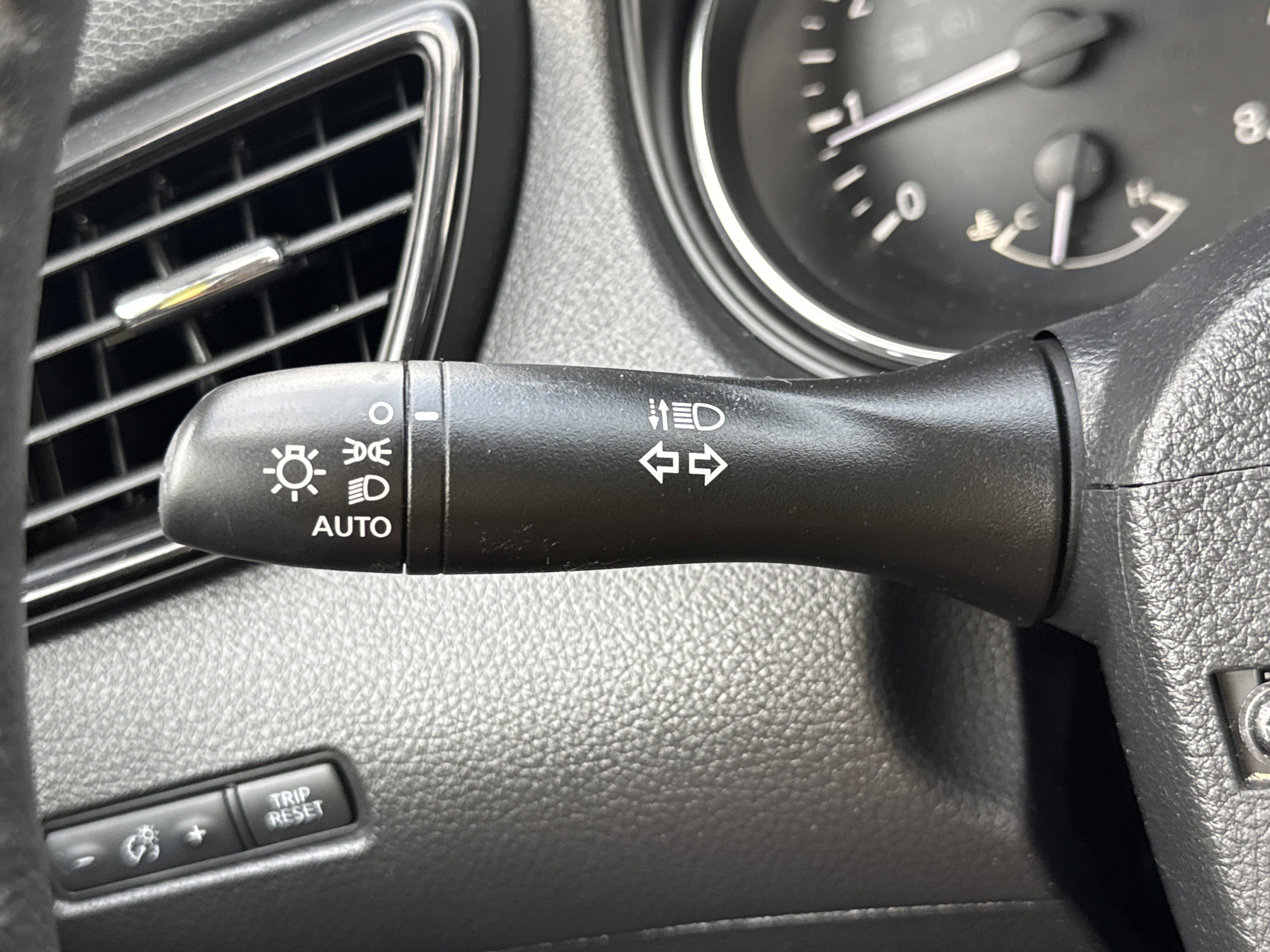 Used 2020 Nissan Rogue SV AWD/4WD image 24
