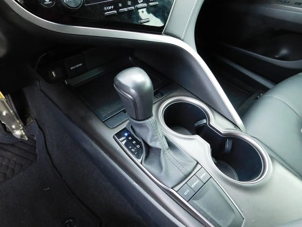 Used 2023 Toyota Camry SE image 14