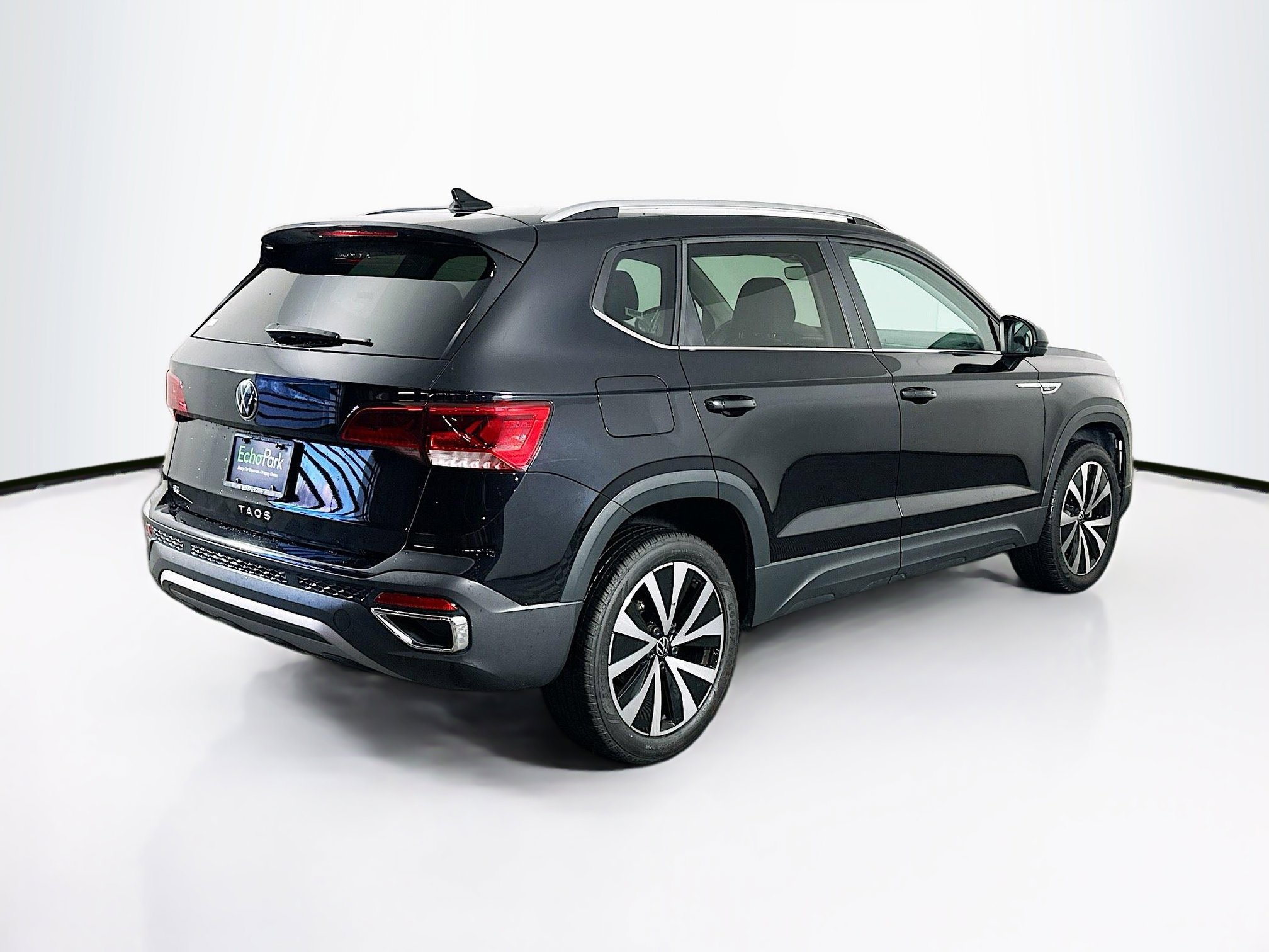 Used 2024 Volkswagen Taos SE image 9