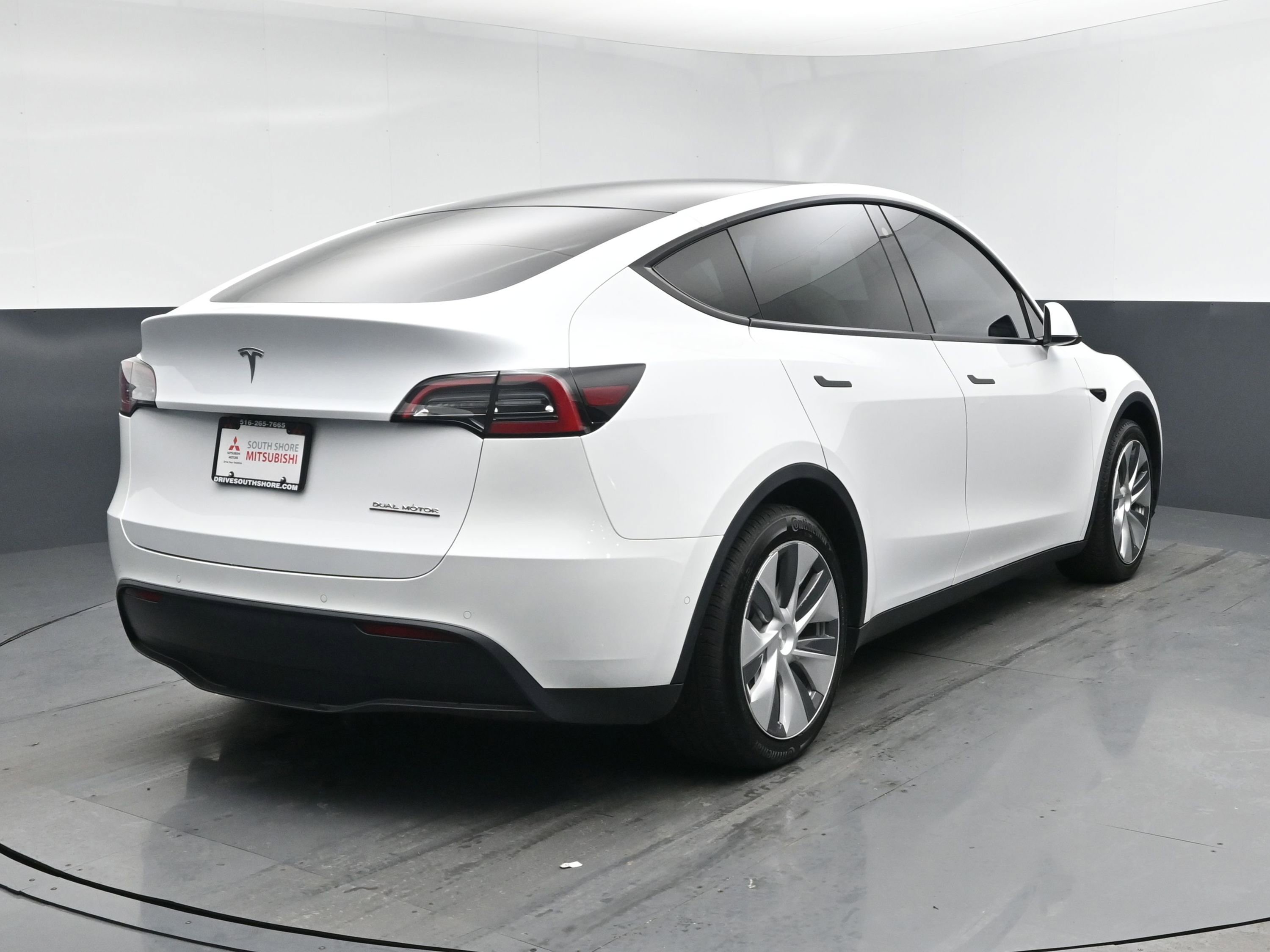 Used 2021 Tesla Model Y Long Range image 17
