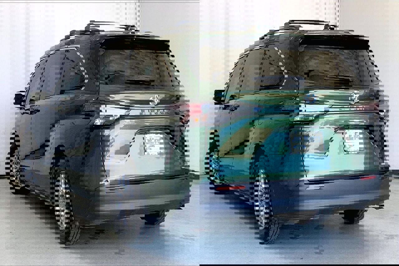 Used 2024 Toyota Sienna LE image 10