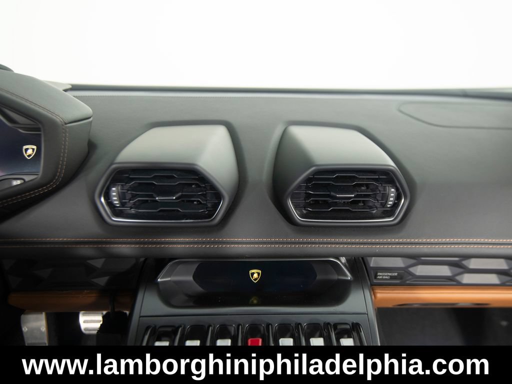 Used 2015 Lamborghini Huracan LP 610-4 AWD/4WD image 24