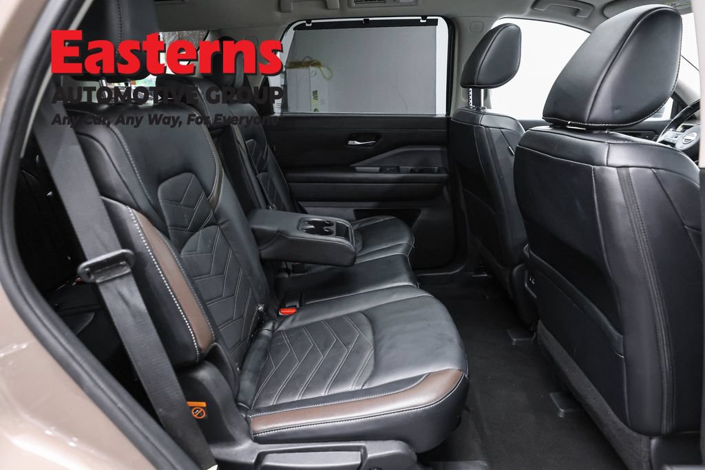 Used 2023 Nissan Pathfinder Platinum w/ Cargo Package AWD/4WD image 25