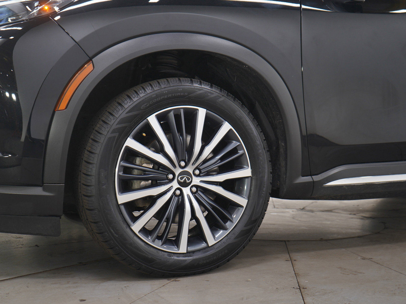 Used 2024 INFINITI QX60 Sensory image 32