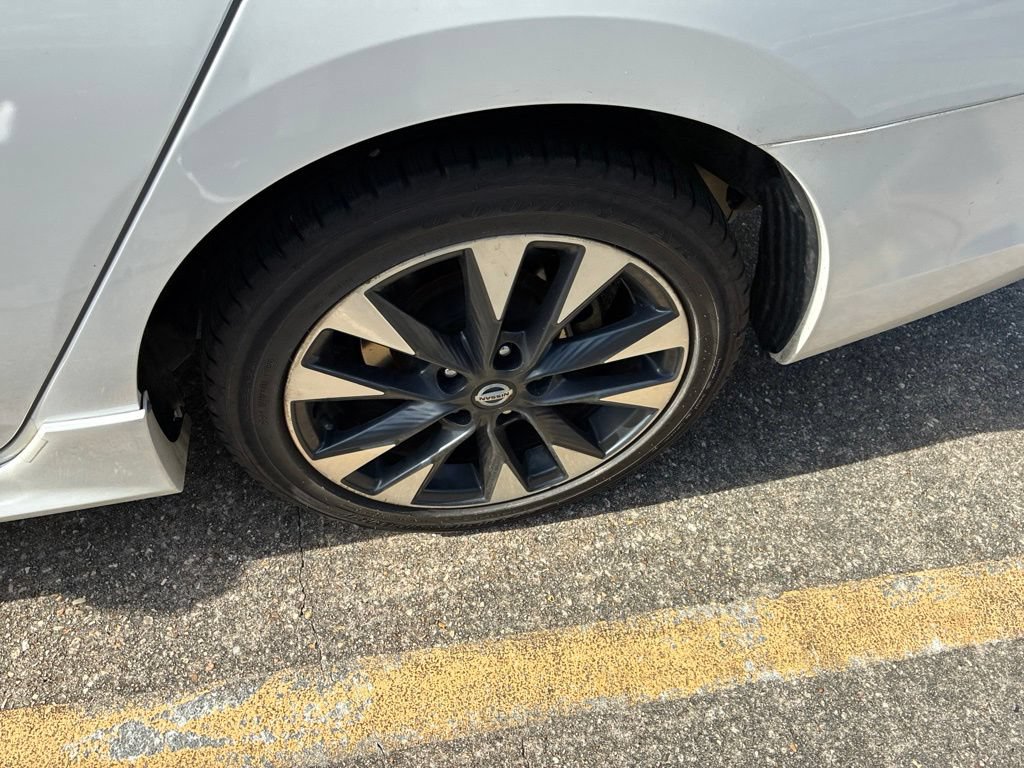 Used 2019 Nissan Sentra SR FWD image 18