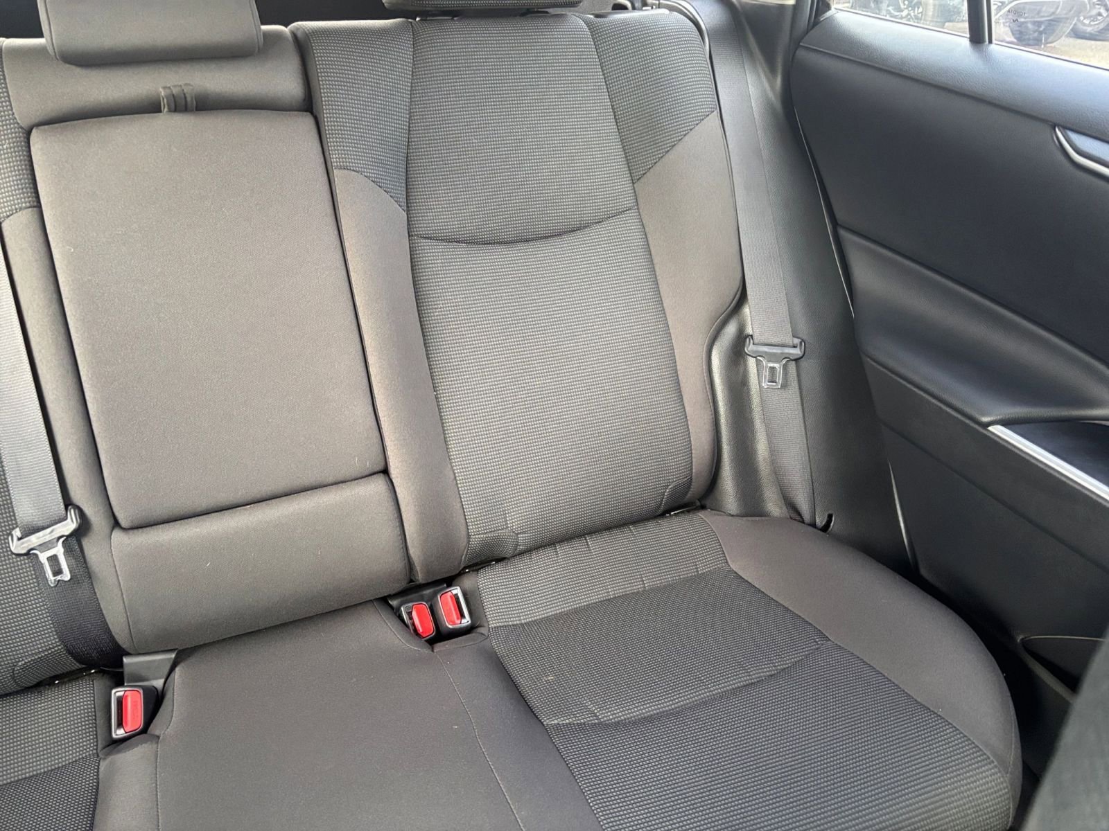 Used 2025 Toyota RAV4 LE image 33