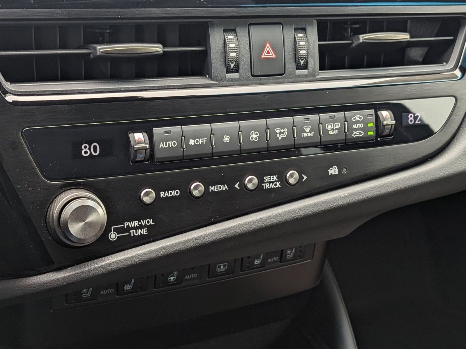 Certified 2025 Lexus ES 300h w/ Luxury Package image 31