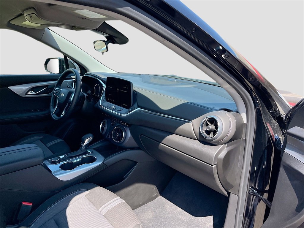 Used 2025 Chevrolet Blazer LT image 28