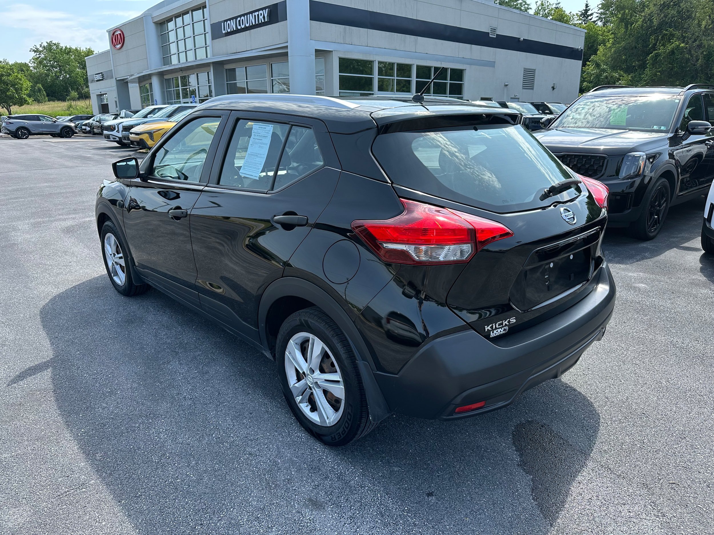 Used 2019 Nissan Kicks S FWD image 7