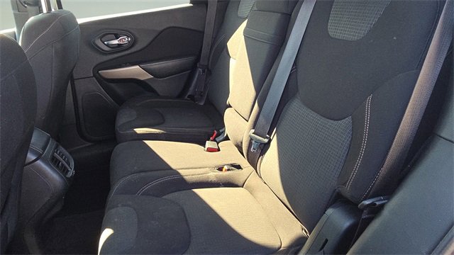 Used 2017 Jeep Cherokee Latitude image 32