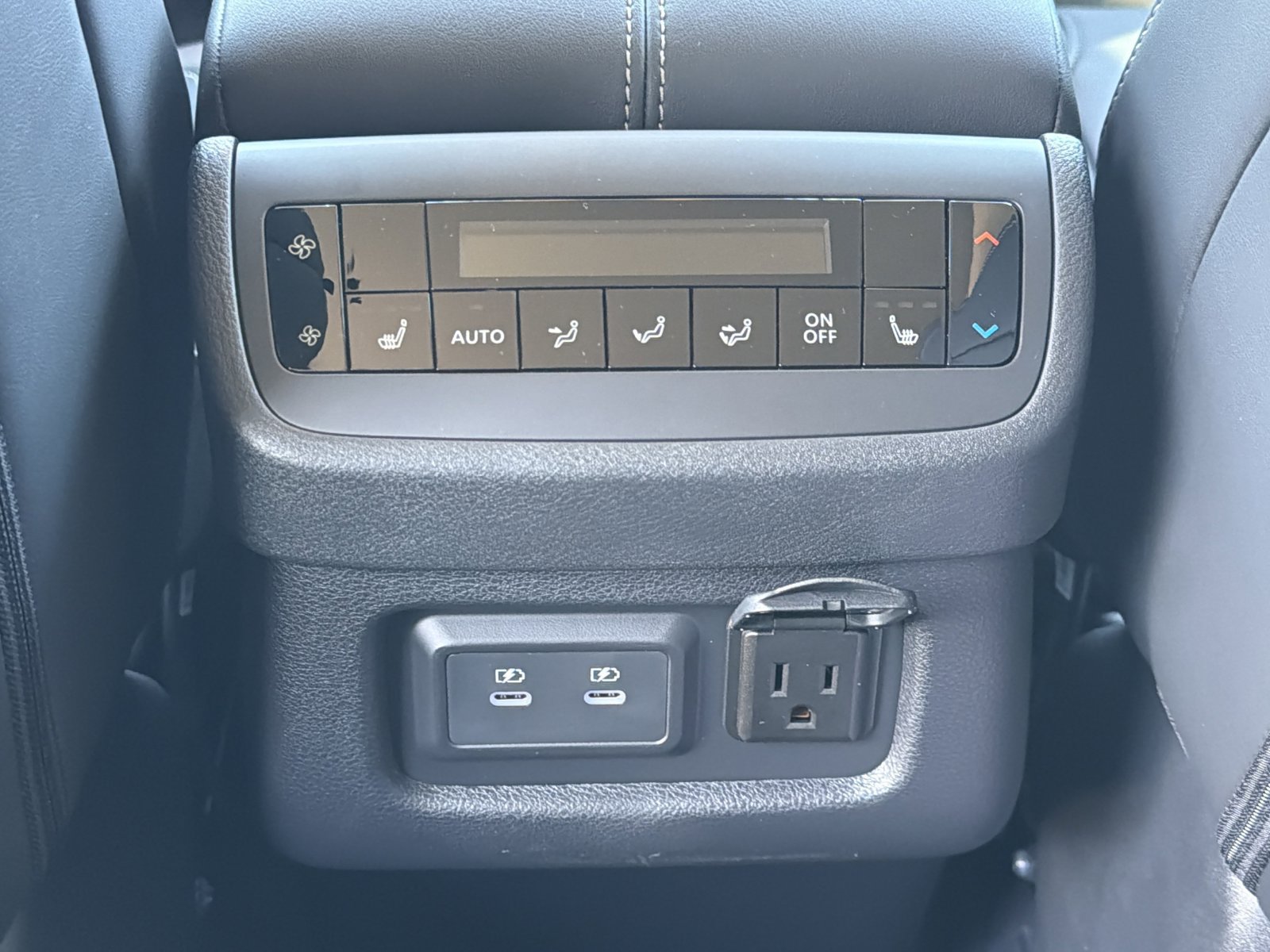 New 2026 Nissan Pathfinder Platinum FWD image 22