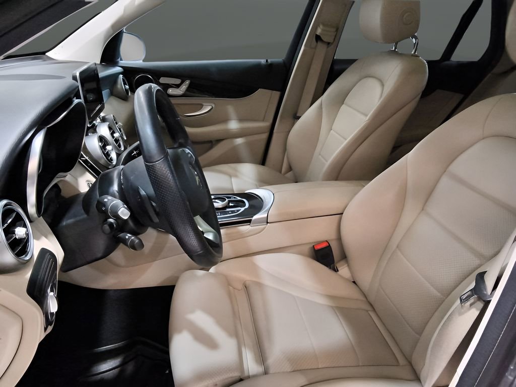 Used 2019 Mercedes-Benz GLC 300 4MATIC w/ Premium Package image 16