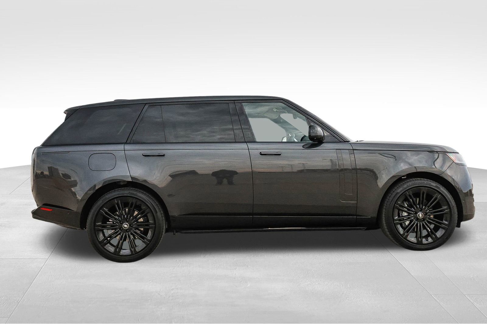 New 2025 Land Rover Range Rover Long Wheelbase SE image 4