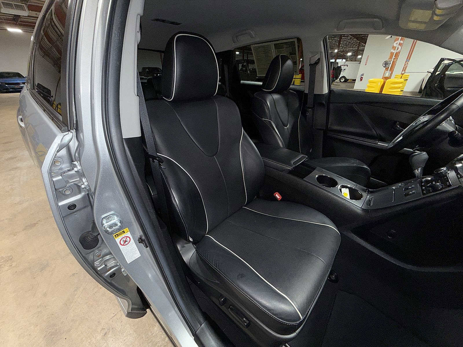 Used 2015 Toyota Venza XLE image 16