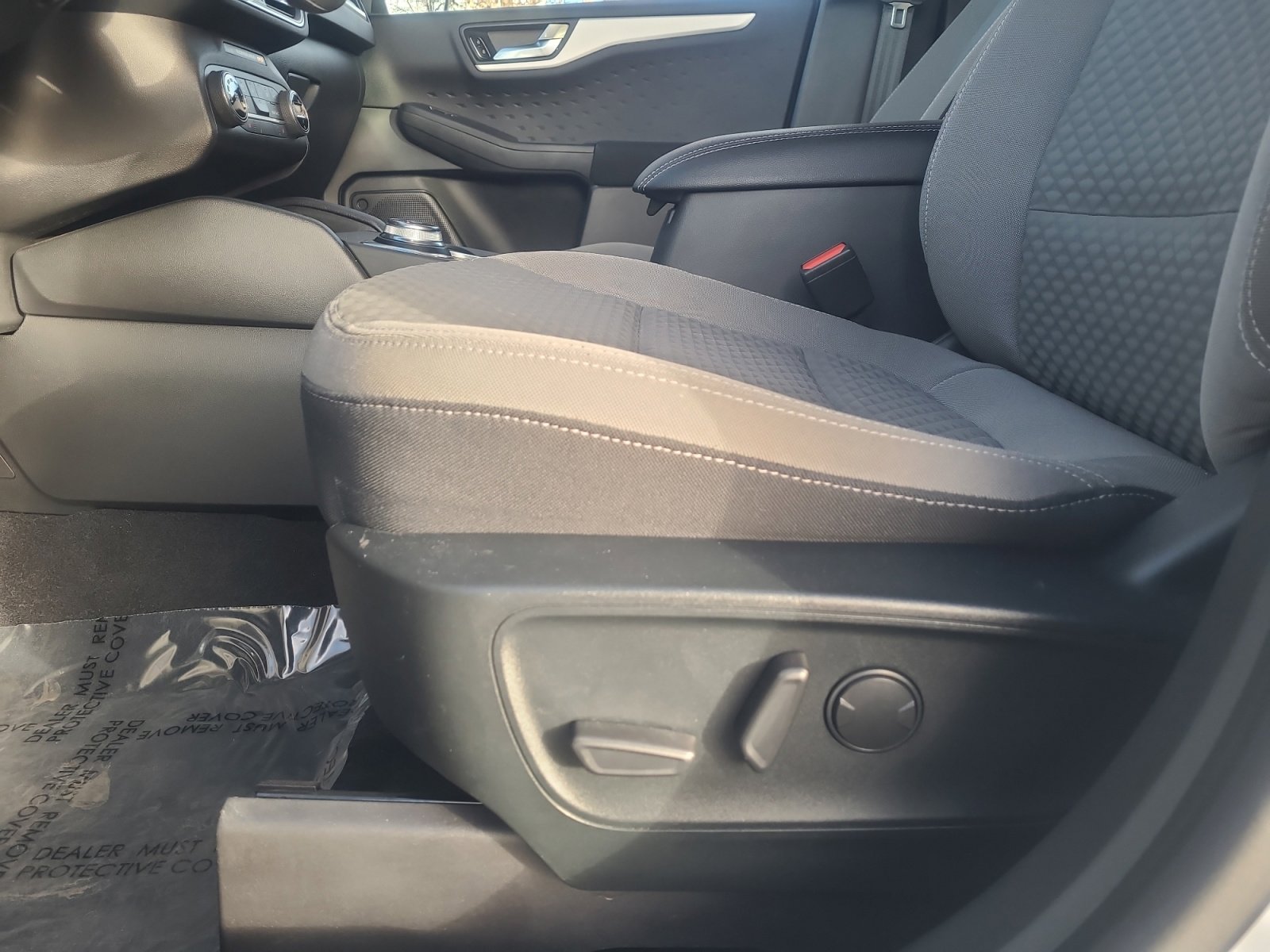 Used 2020 Ford Escape SE image 14