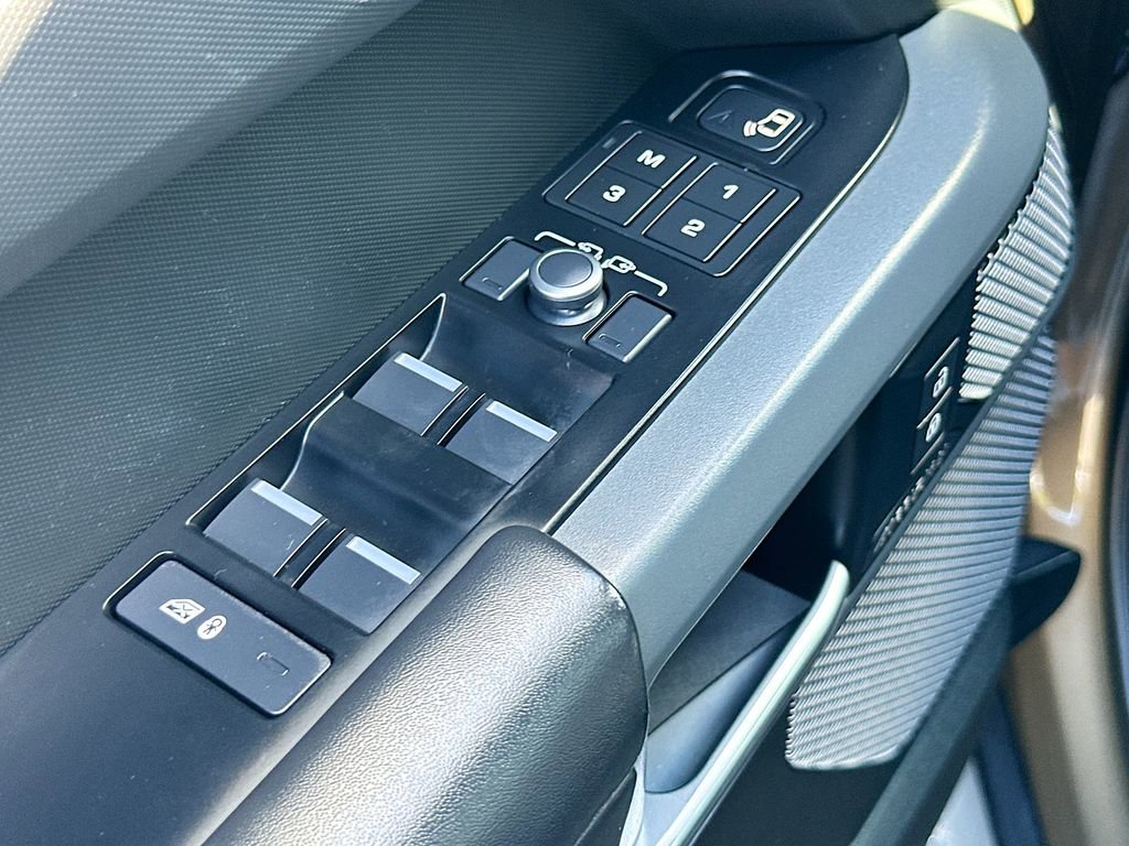 Used 2022 Land Rover Defender 110 X-Dynamic HSE image 18