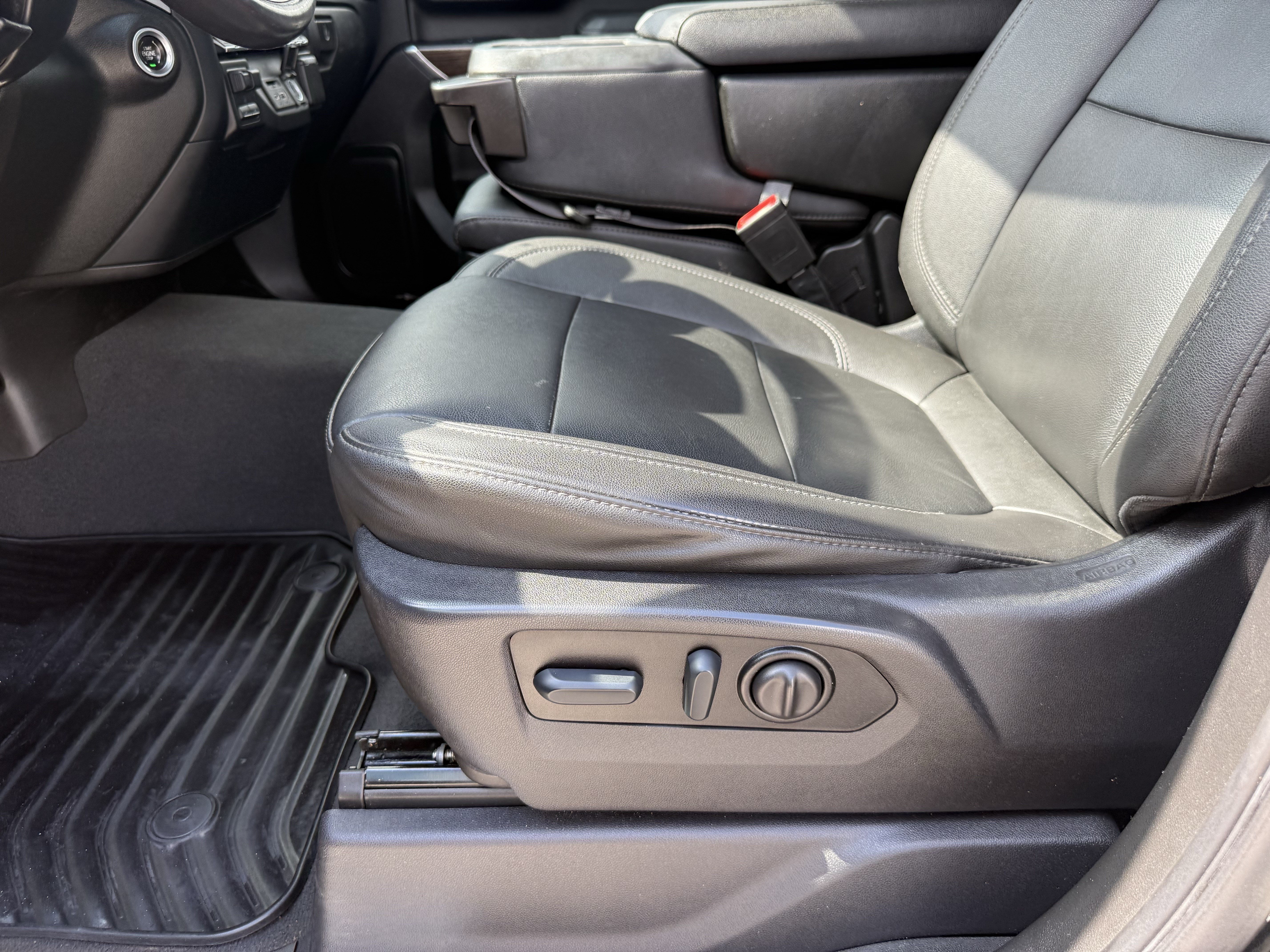 Used 2022 Chevrolet Silverado 2500 LT w/ Midnight Edition AWD/4WD image 28