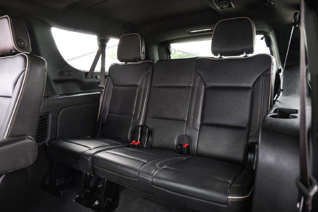 Used 2026 Chevrolet Suburban Premier AWD/4WD image 35