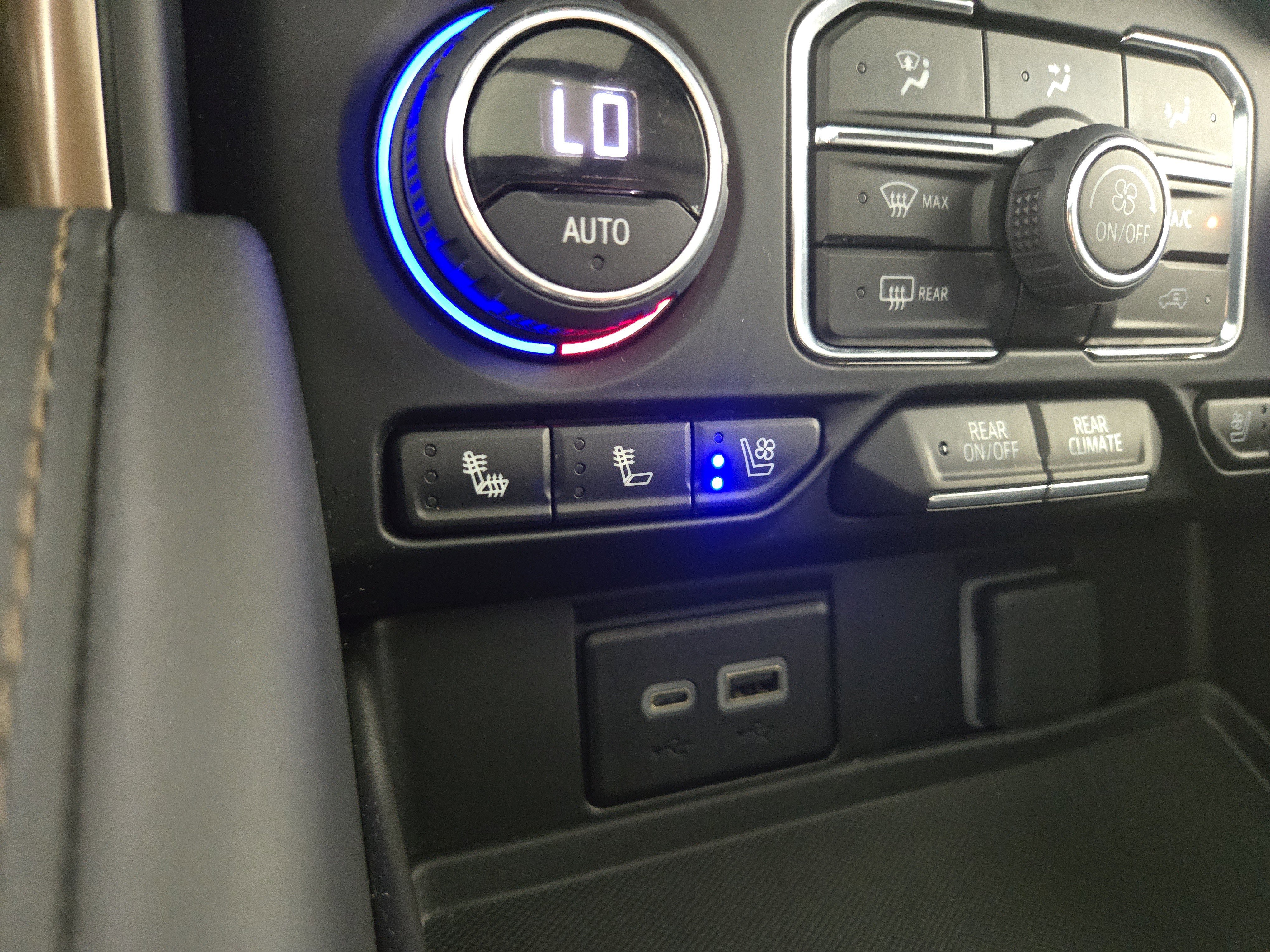 Certified 2024 Chevrolet Tahoe High Country AWD/4WD image 28