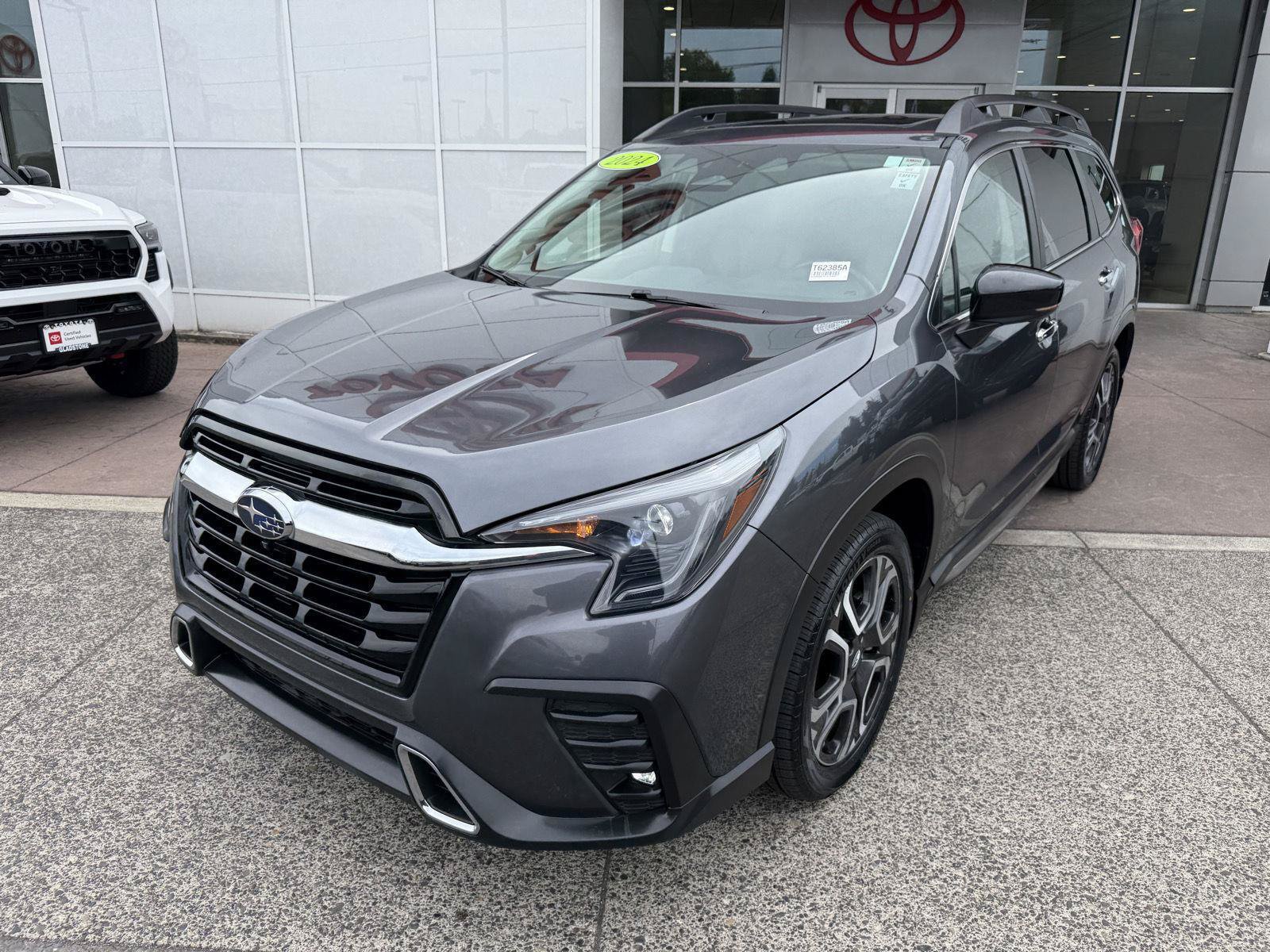 Used 2024 Subaru Ascent Touring w/ Popular Package #2 AWD/4WD image 2