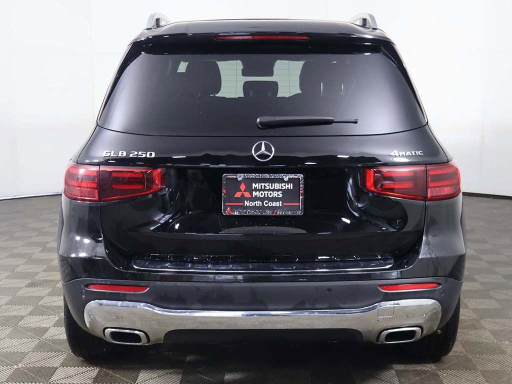 Used 2025 Mercedes-Benz GLB 250 4MATIC image 12
