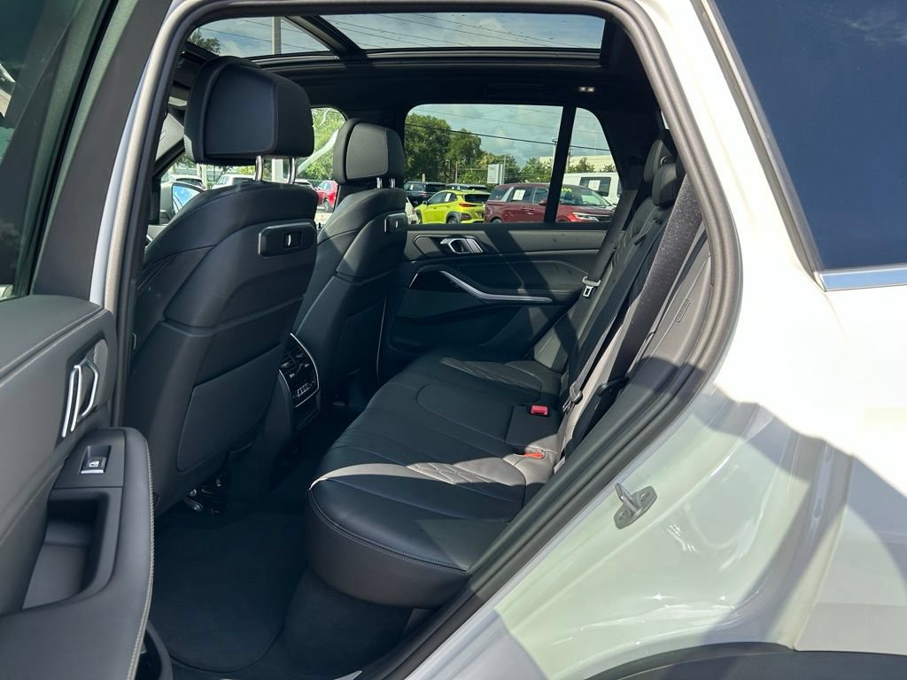 Used 2025 BMW X5 xDrive50e AWD/4WD image 61