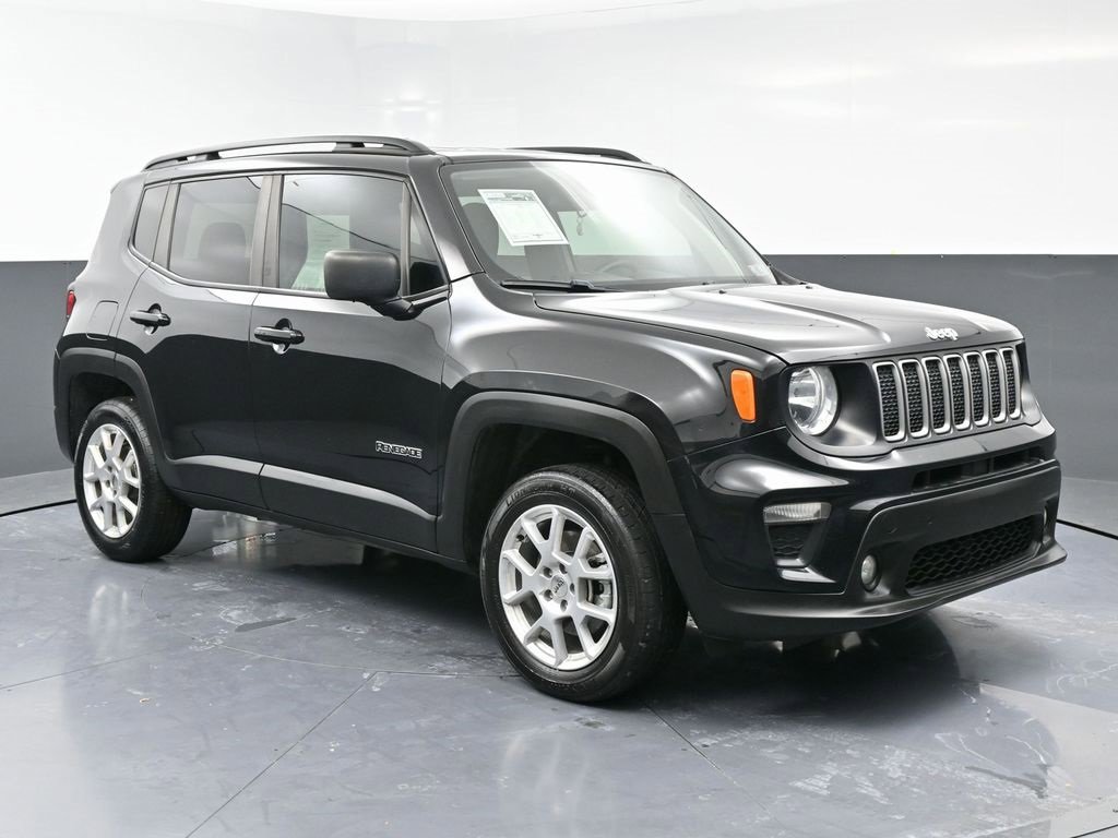 Used 2022 Jeep Renegade Latitude image 3