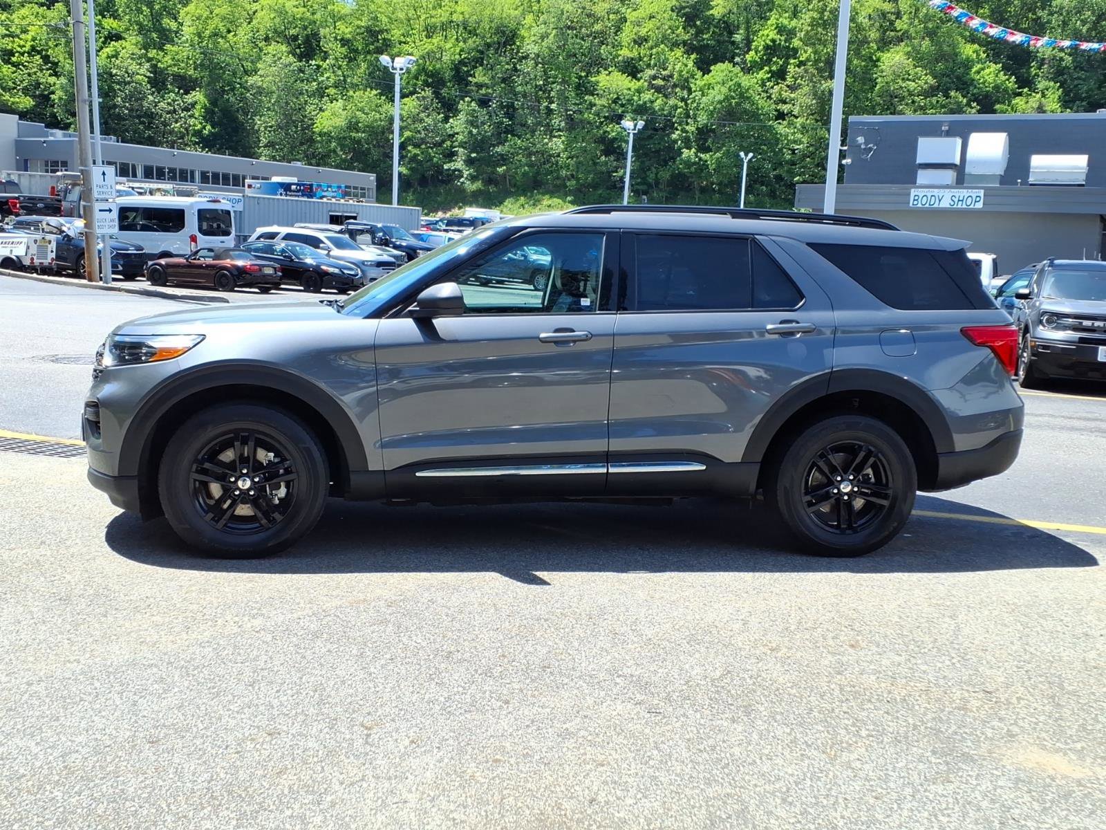 Certified 2022 Ford Explorer XLT AWD/4WD image 5