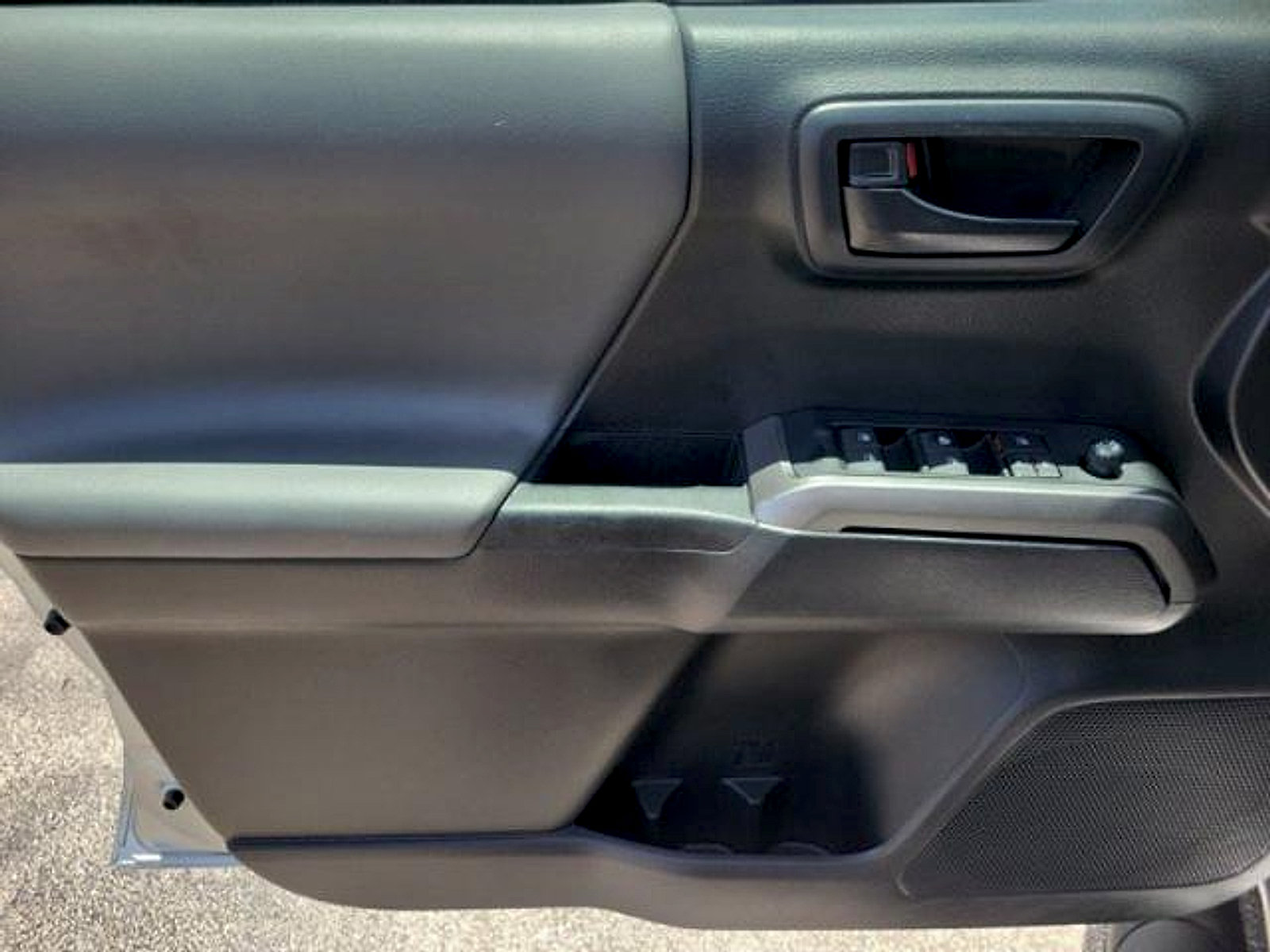 Used 2022 Toyota Tacoma SR5 w/ Technology Package RWD image 20