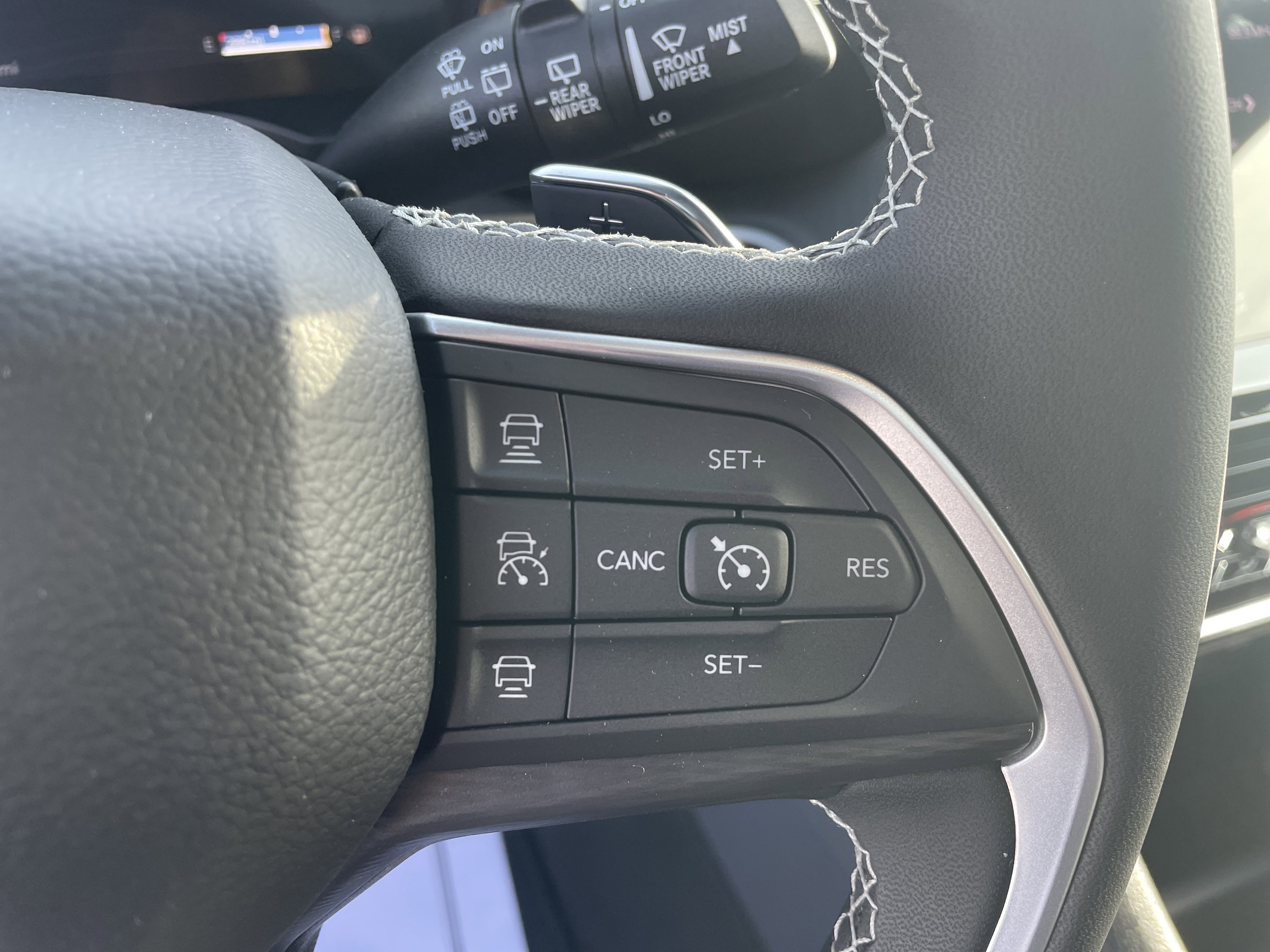 Used 2025 Jeep Grand Cherokee Laredo X image 15