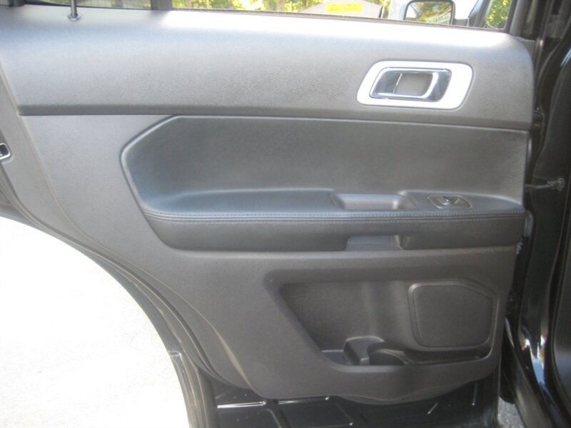 Used 2015 Ford Explorer XLT FWD image 15