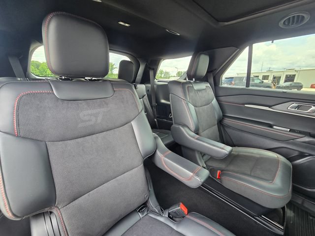 Used 2025 Ford Explorer ST AWD/4WD image 17