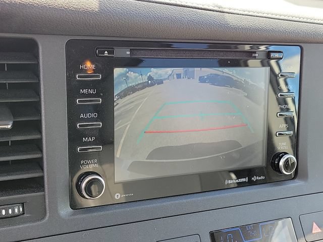 Used 2020 Toyota Sienna XLE w/ XLE Navigation Package FWD image 16