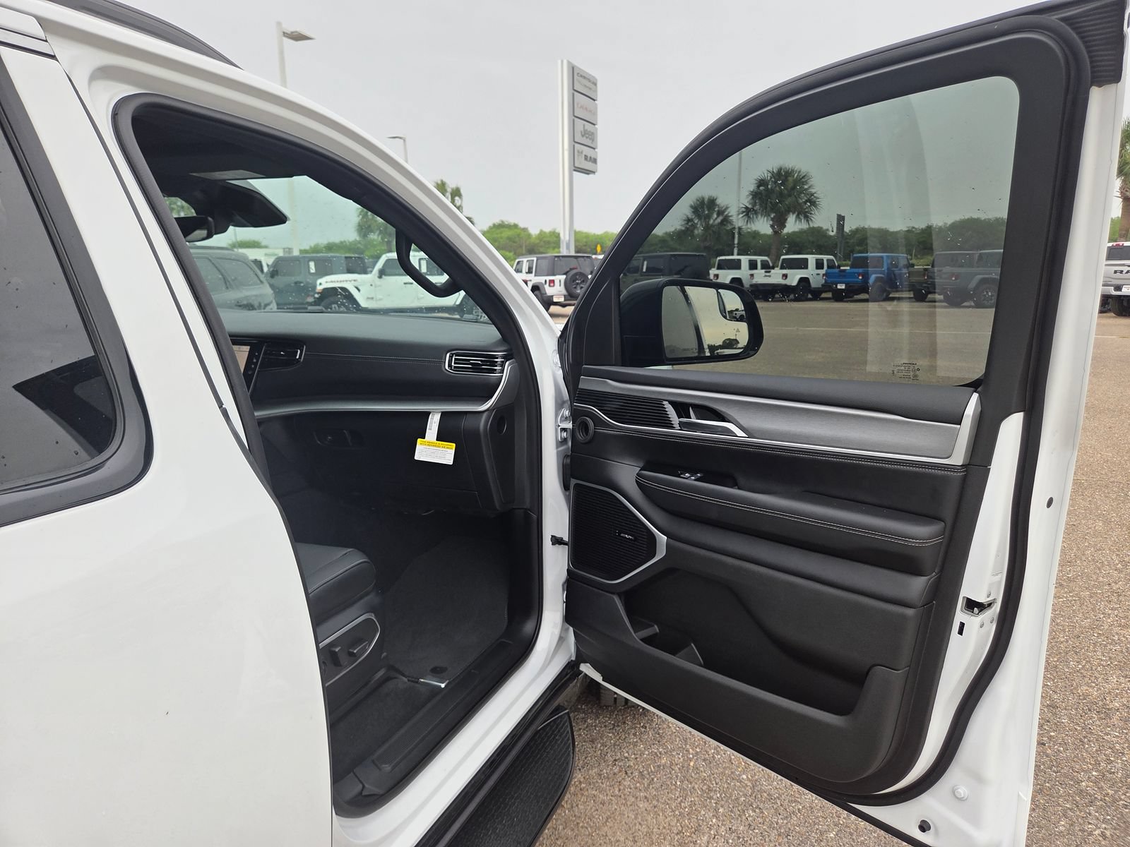 New 2026 Jeep Grand Wagoneer L 4WD w/ Premium Group I image 18