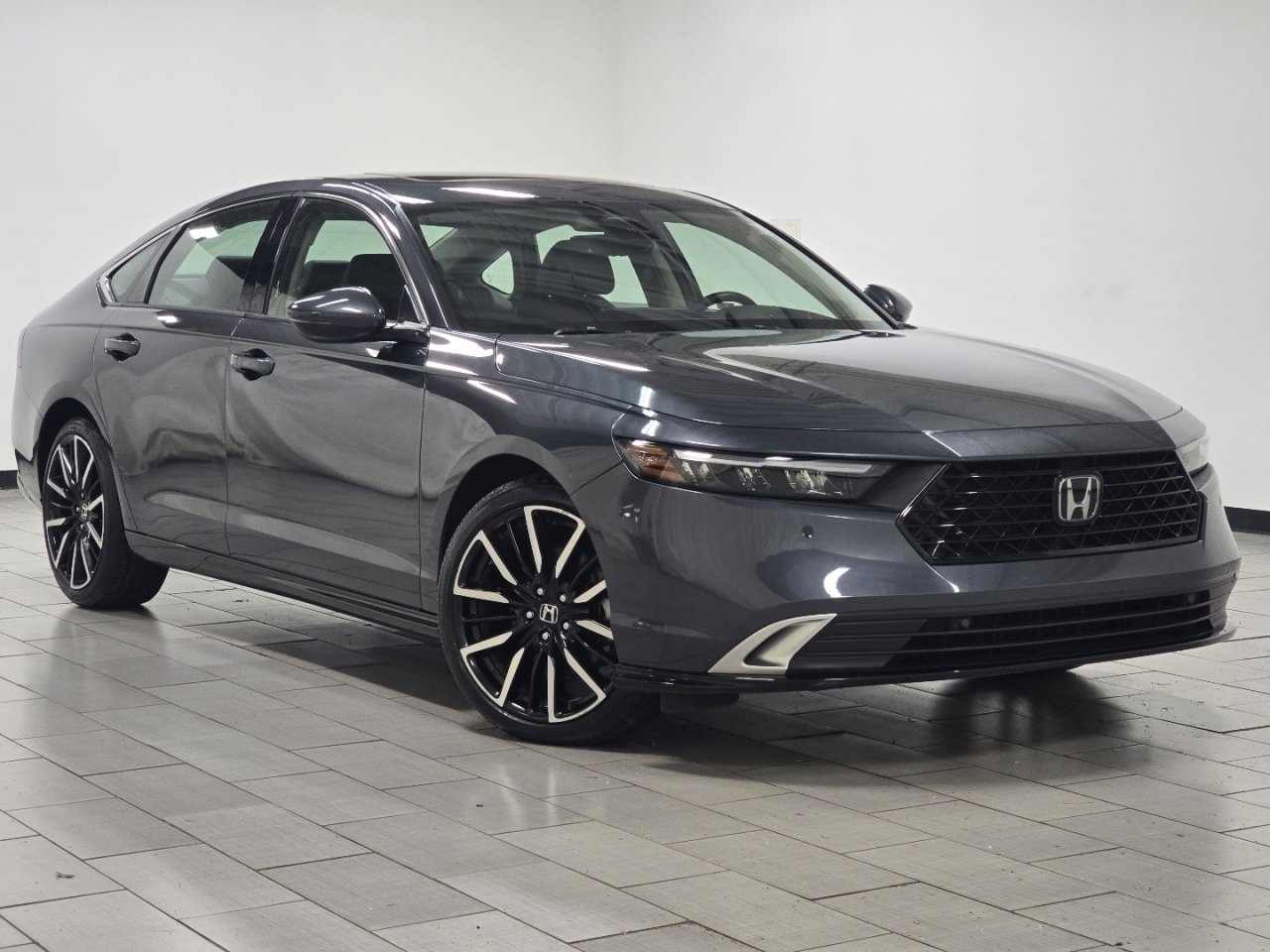 Used 2024 Honda Accord Touring image 2