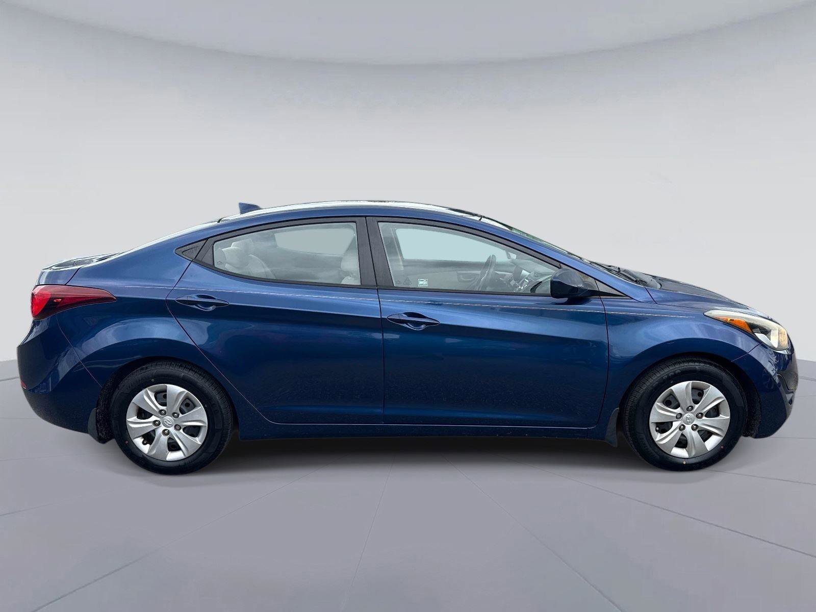 Used 2016 Hyundai Elantra SE FWD image 2