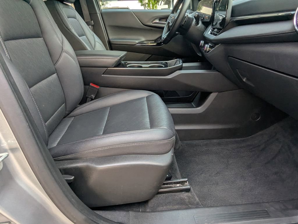 Certified 2025 Chevrolet Equinox LT w/ Convenience Package II FWD image 22
