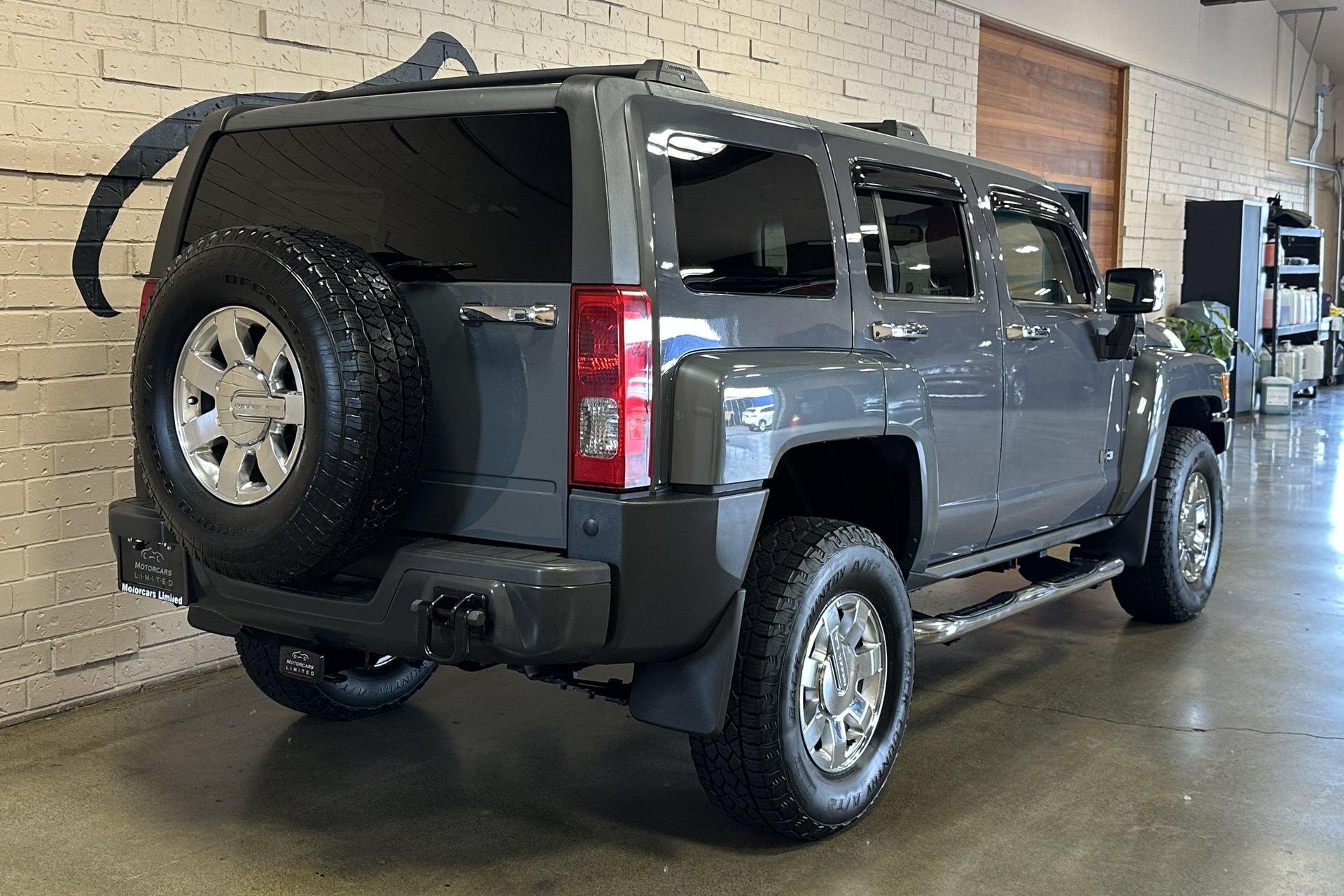 Used 2009 HUMMER H3 Luxury AWD/4WD image 4