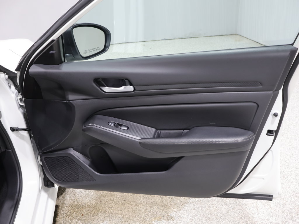 Used 2025 Nissan Altima 2.5 SV FWD image 23