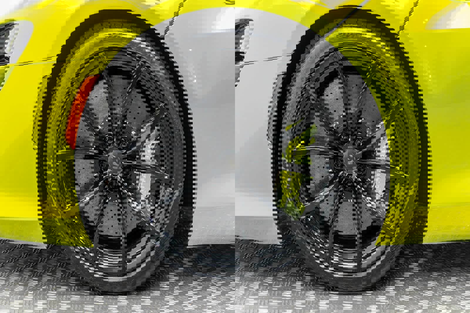 Used 2025 McLaren Artura Spider image 8