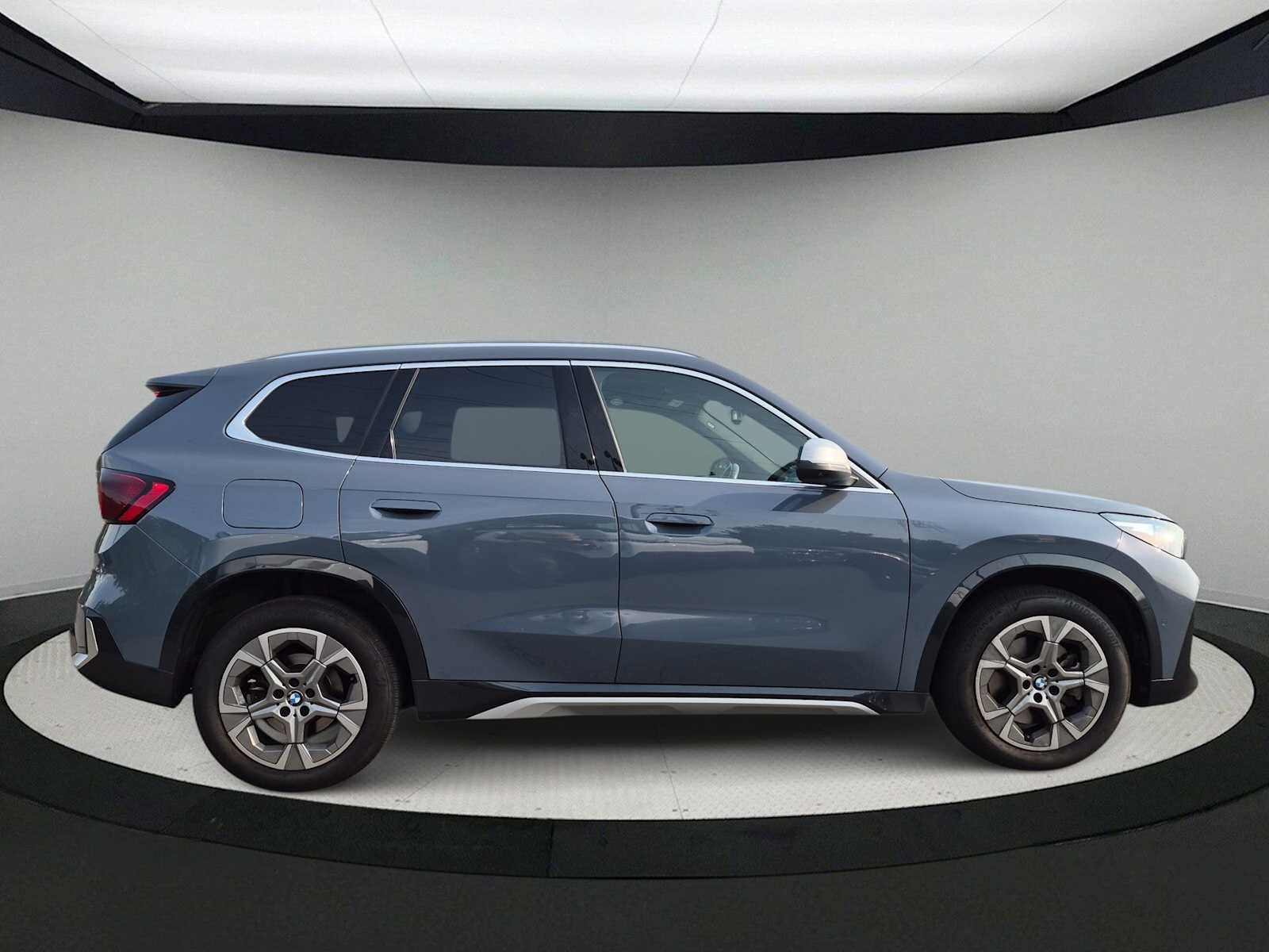 Used 2023 BMW X1 xDrive28i w/ Premium Package AWD/4WD image 9