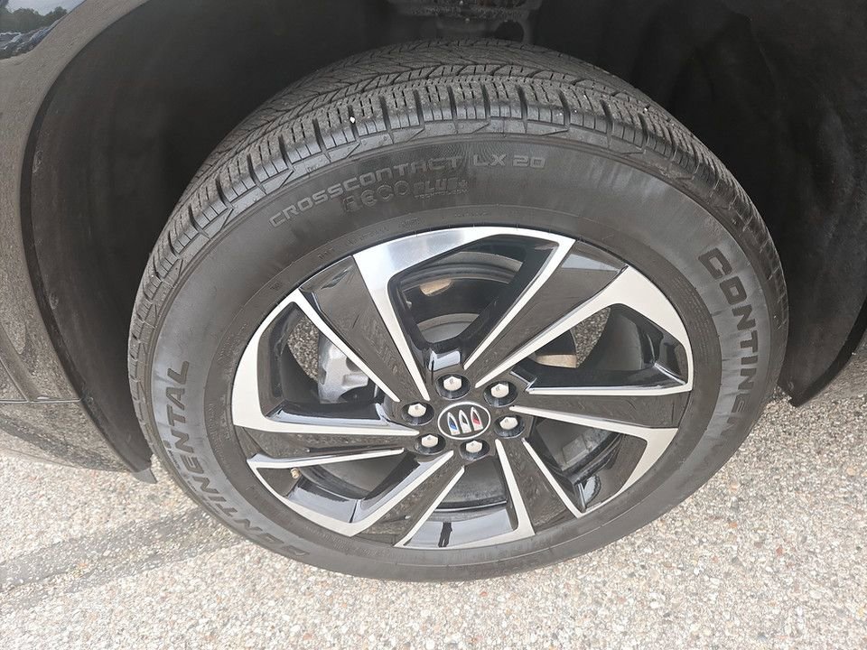 Used 2025 Buick Enclave Sport Touring AWD/4WD image 37