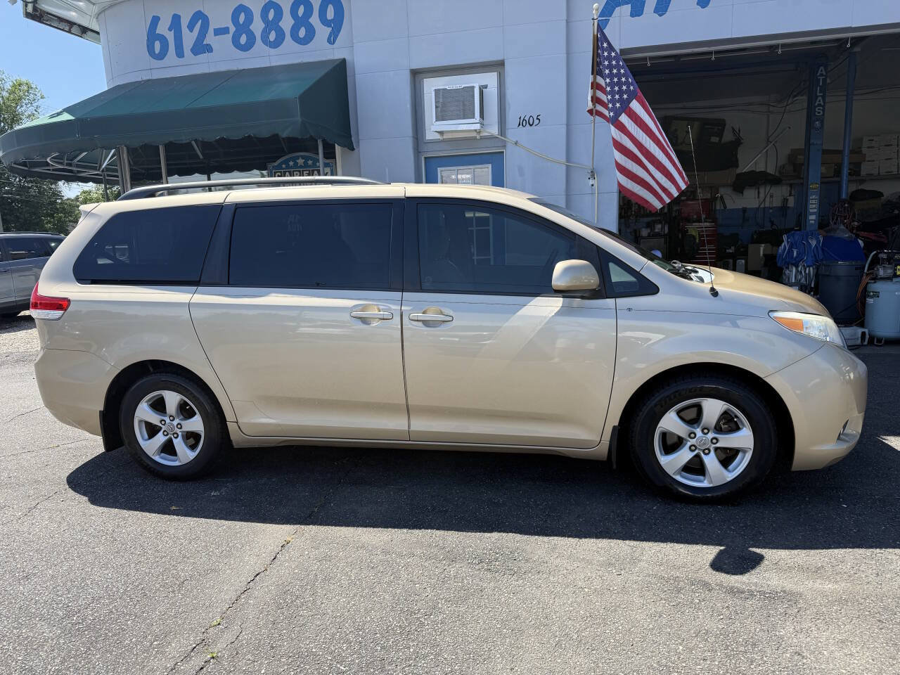 Used 2012 Toyota Sienna LE FWD image 6