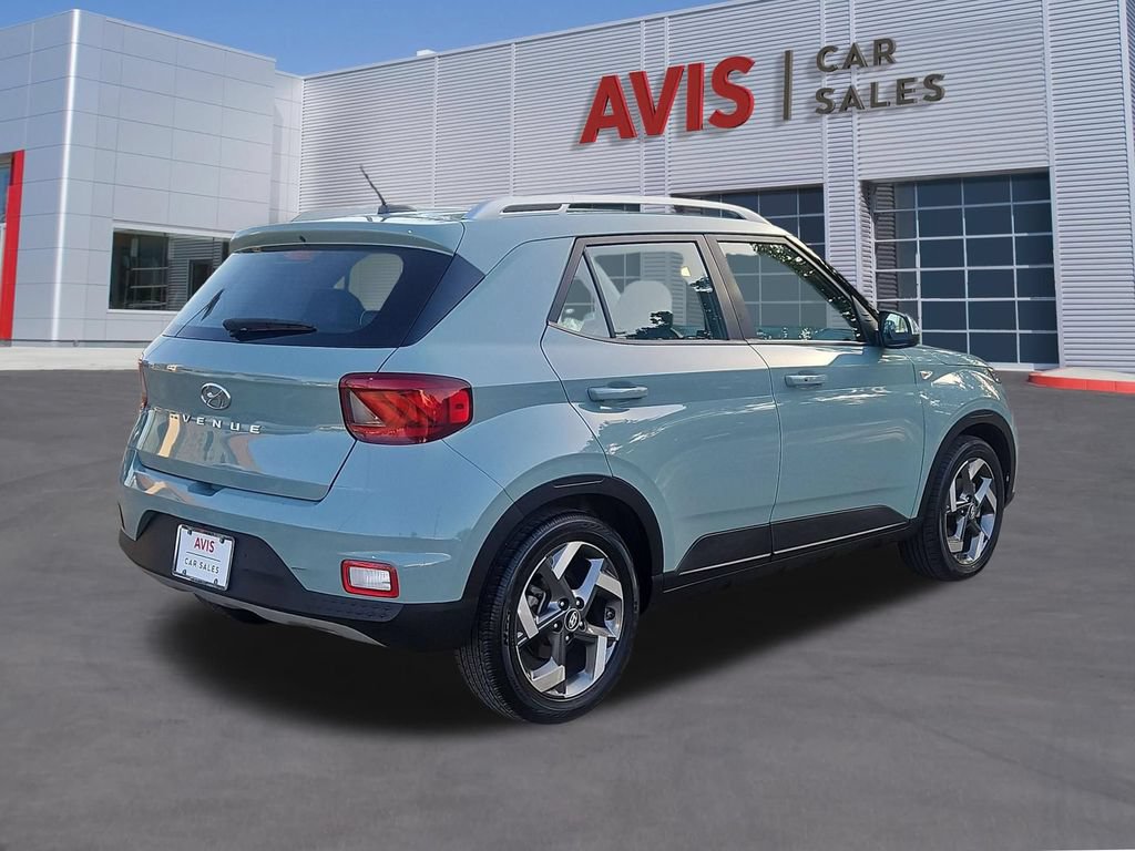 Used 2025 Hyundai Venue Limited FWD image 6