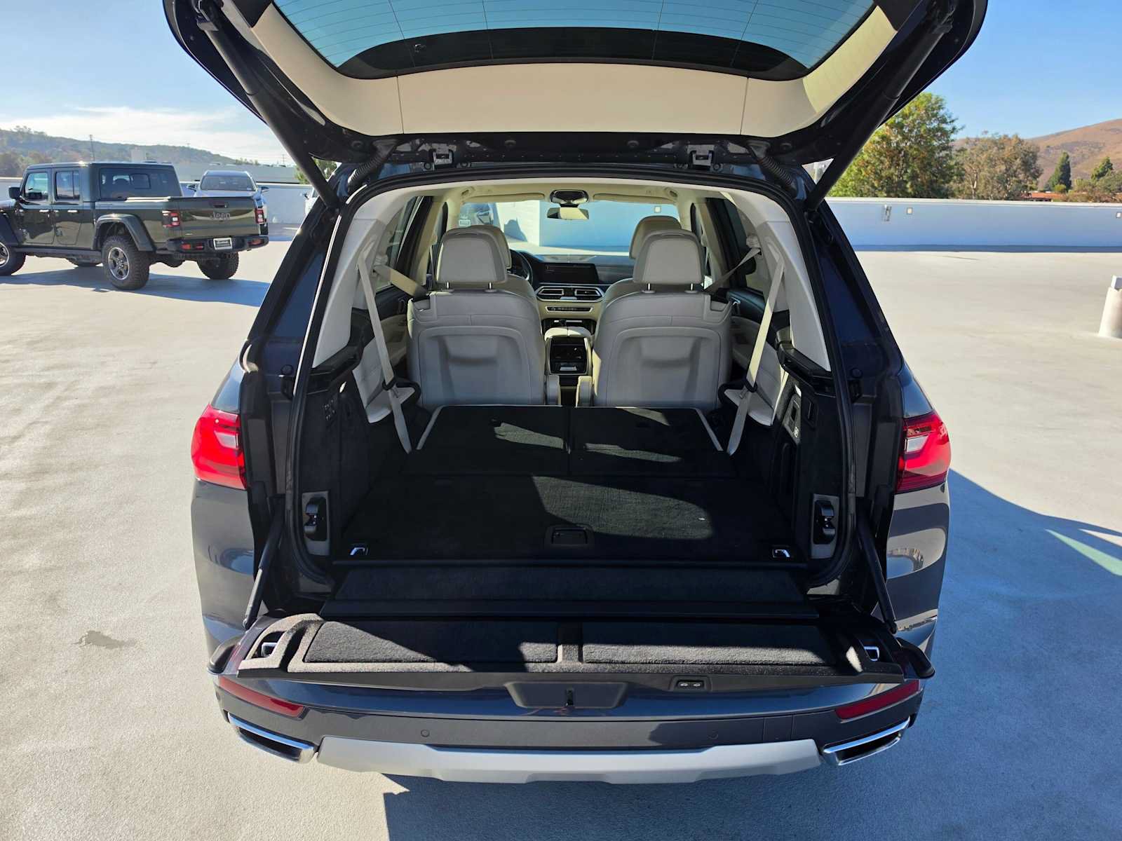 Used 2020 BMW X7 xDrive40i w/ Premium Package AWD/4WD image 16