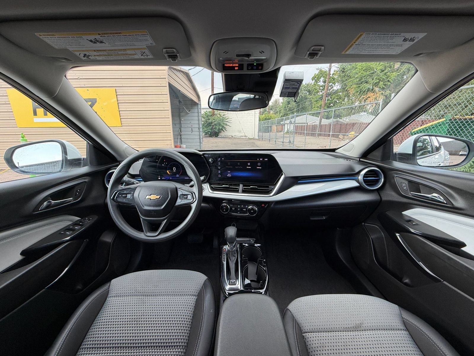 Used 2025 Chevrolet Trax LT FWD image 31
