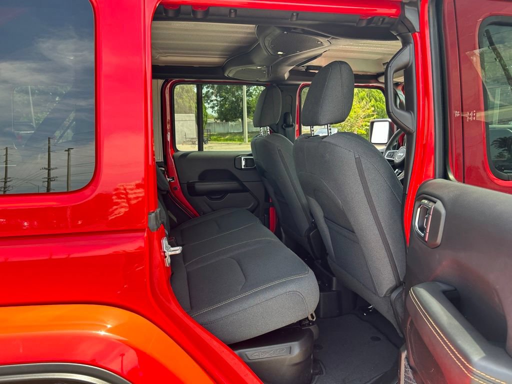 Used 2025 Jeep Wrangler Unlimited Sahara AWD/4WD image 48