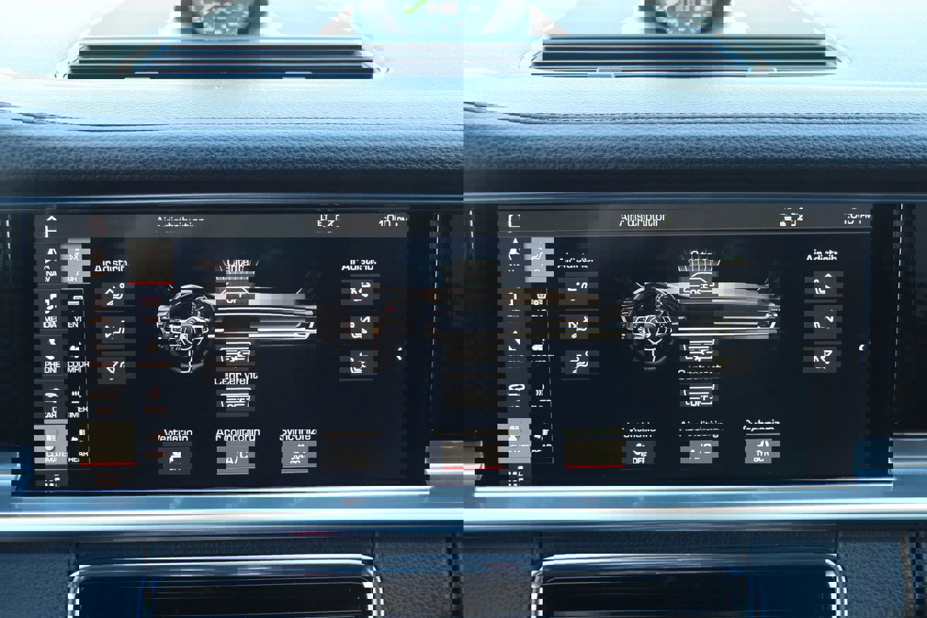 Used 2018 Porsche Panamera 4 w/ Premium Package Plus image 37