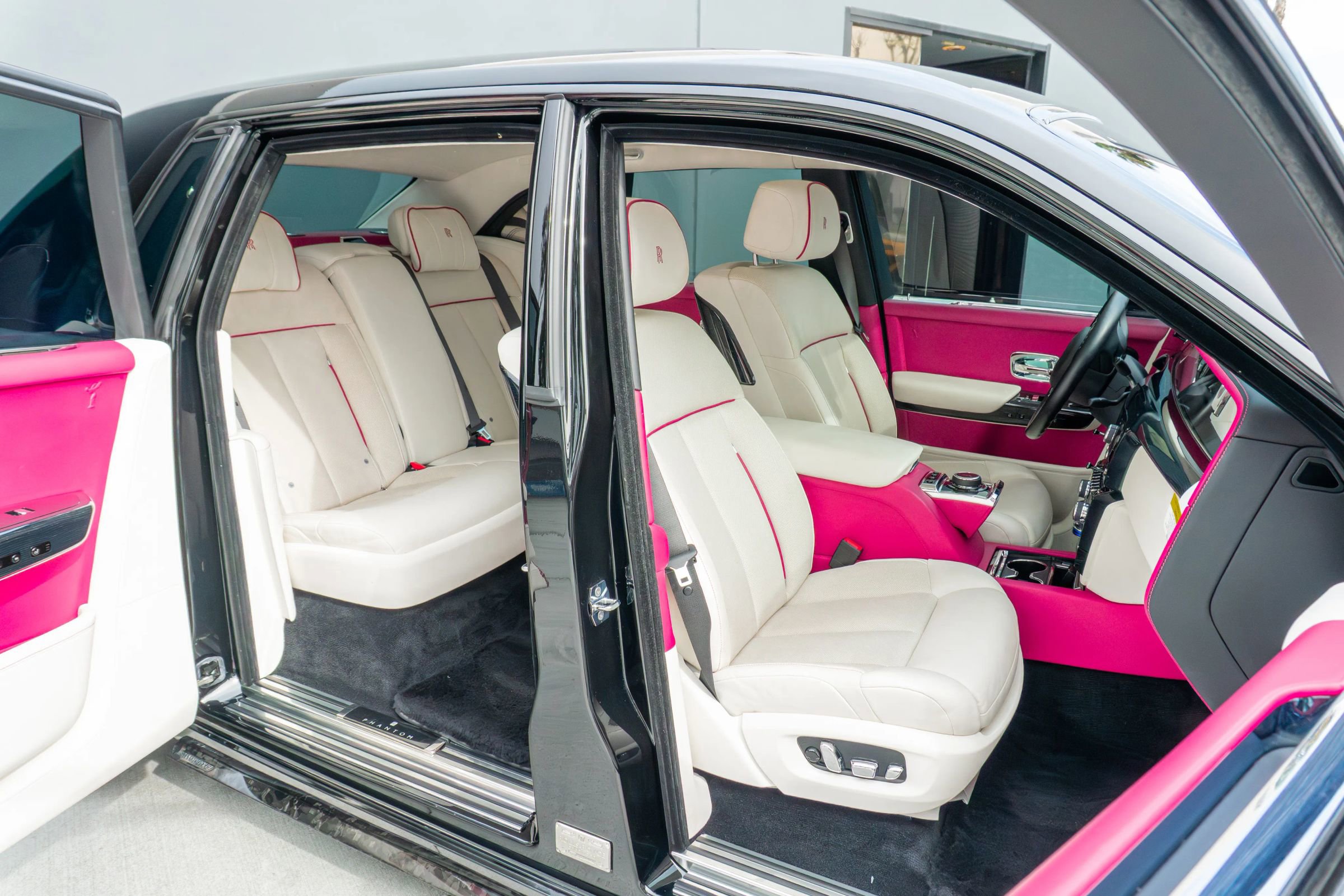 Used 2023 Rolls-Royce Phantom Sedan image 59