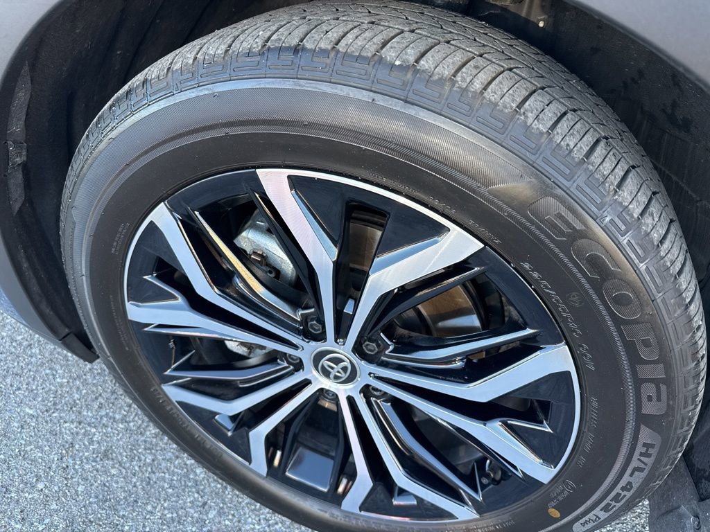 Used 2026 Toyota Crown Limited image 10